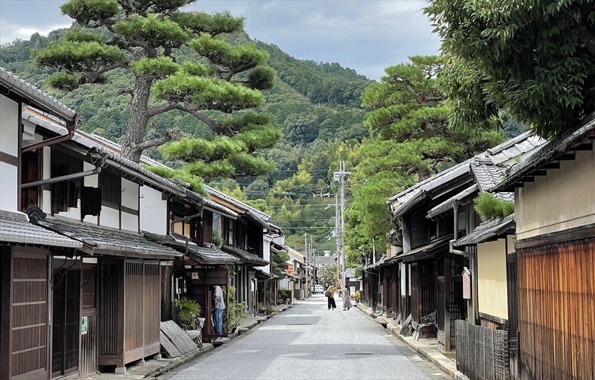 近江八幡：関白豊臣秀次が築いた水郷の城下町は近江商人発祥の近世商業