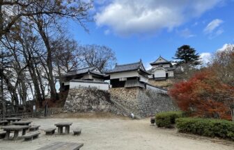 天守や二重櫓が残る小松山城跡が備中松山城の中核となる城郭